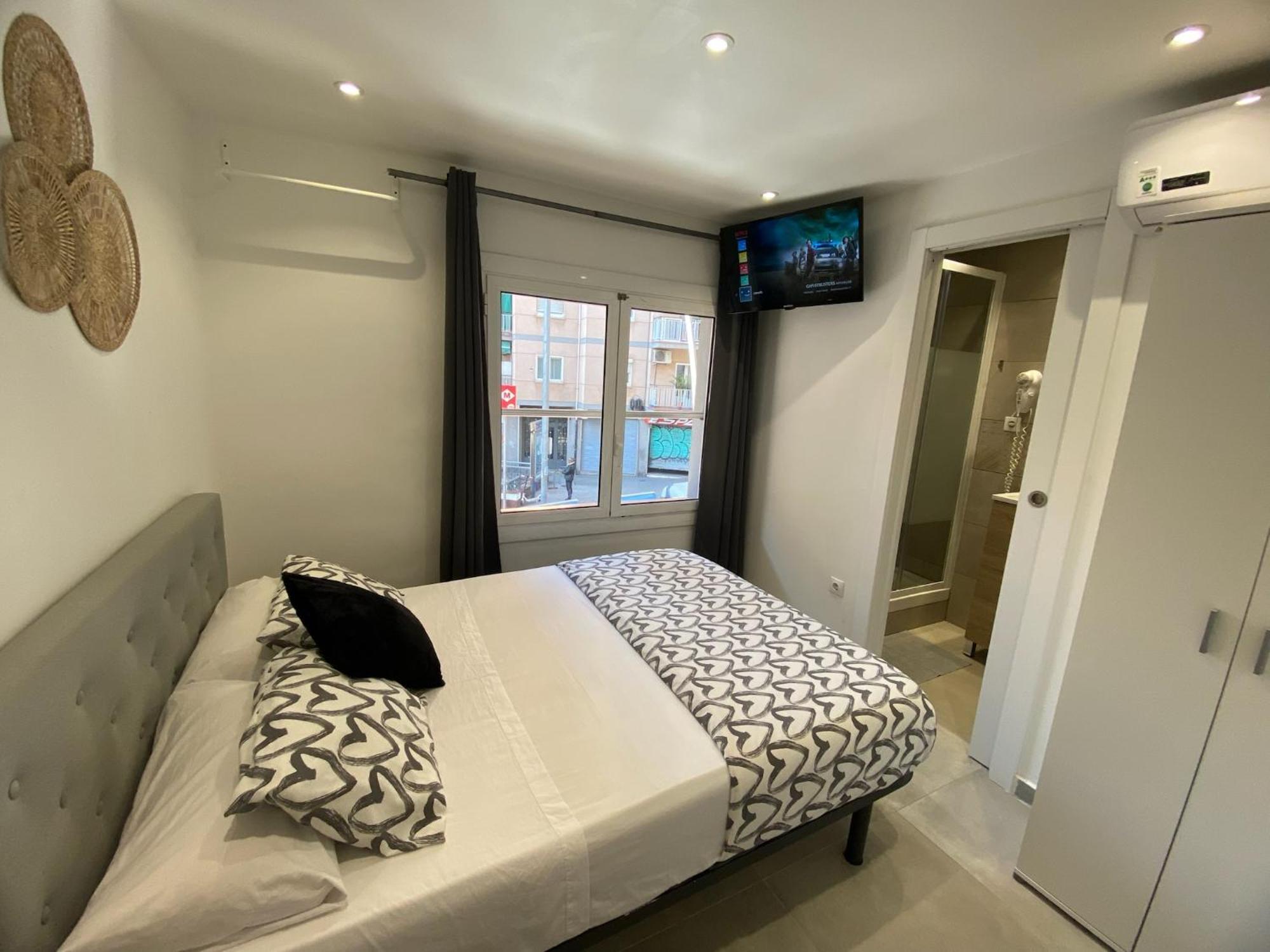 Apartamentos Con Bano Privado Frente Al Metro L5 Barcelona-Hospitalet L'Hospitalet de Llobregat Exterior foto