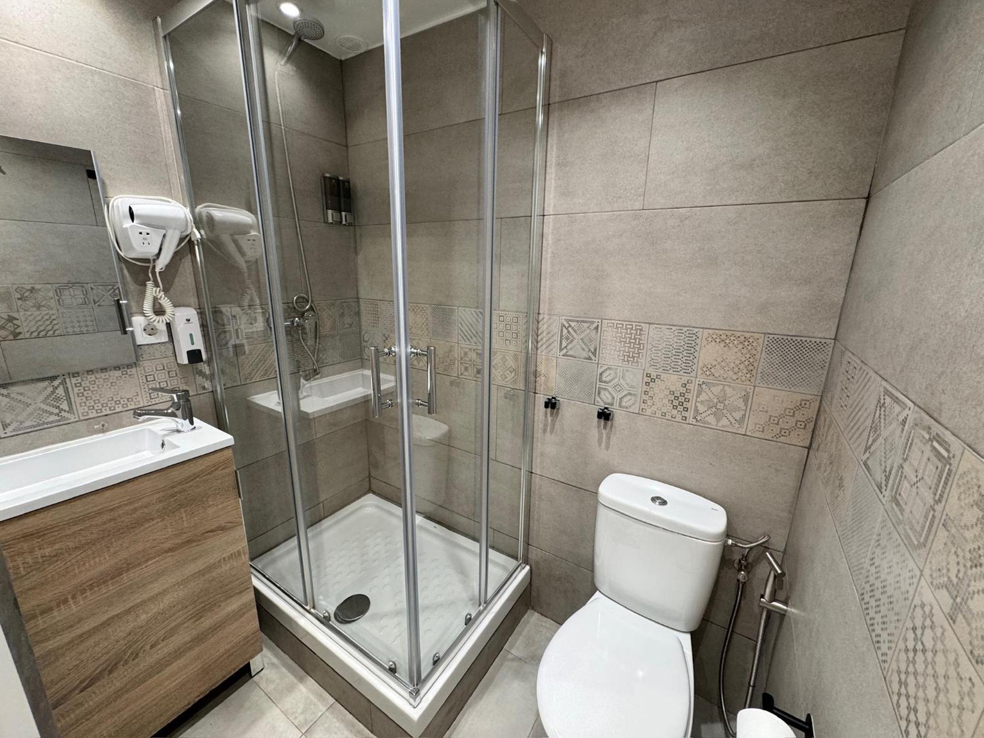 Apartamentos Con Bano Privado Frente Al Metro L5 Barcelona-Hospitalet L'Hospitalet de Llobregat Exterior foto