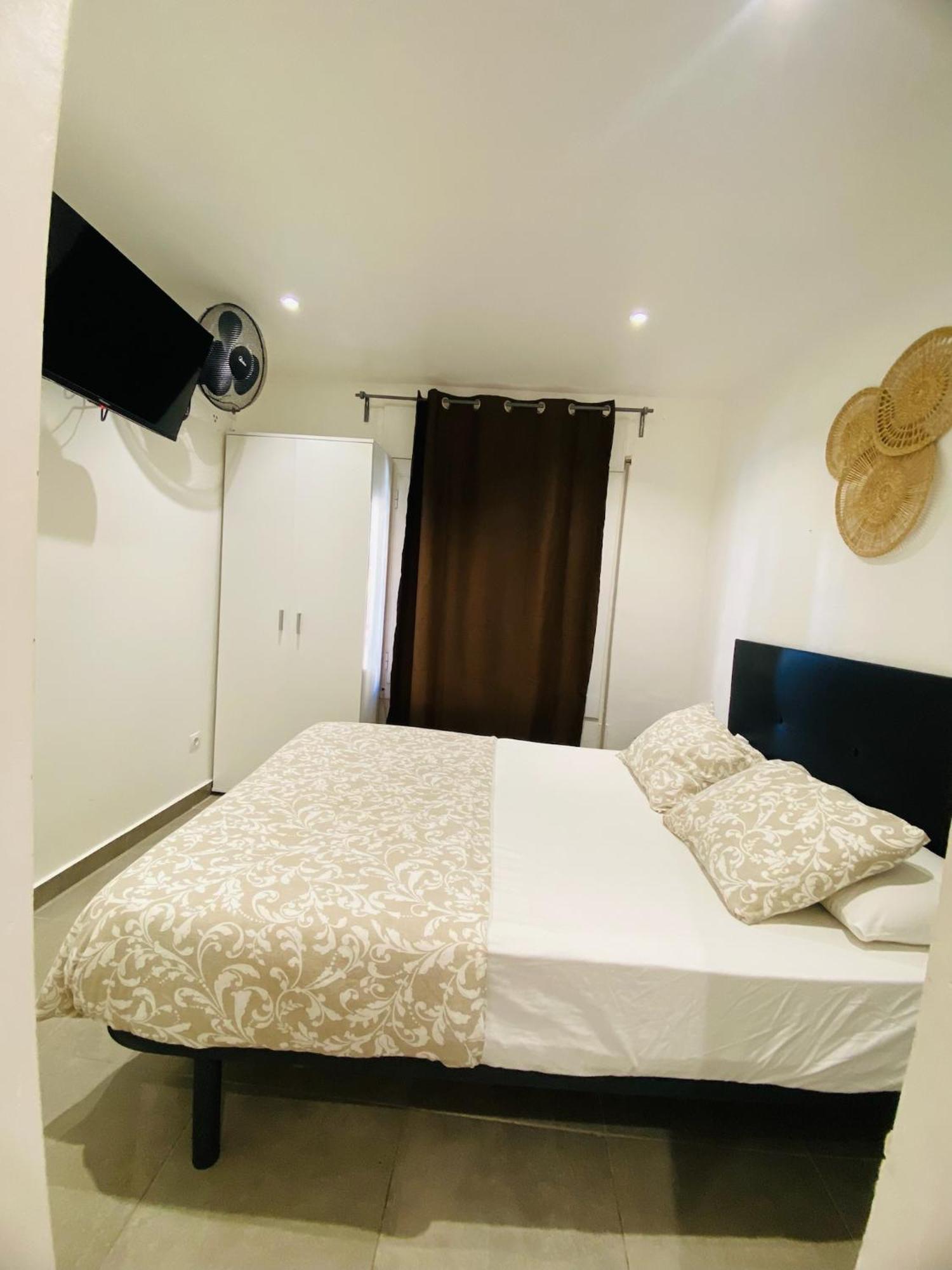 Apartamentos Con Bano Privado Frente Al Metro L5 Barcelona-Hospitalet L'Hospitalet de Llobregat Exterior foto