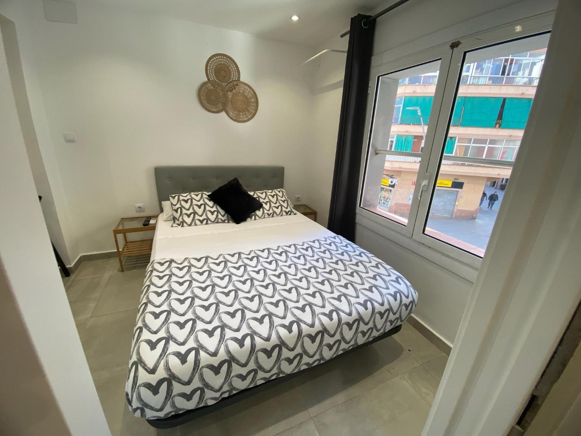 Apartamentos Con Bano Privado Frente Al Metro L5 Barcelona-Hospitalet L'Hospitalet de Llobregat Exterior foto
