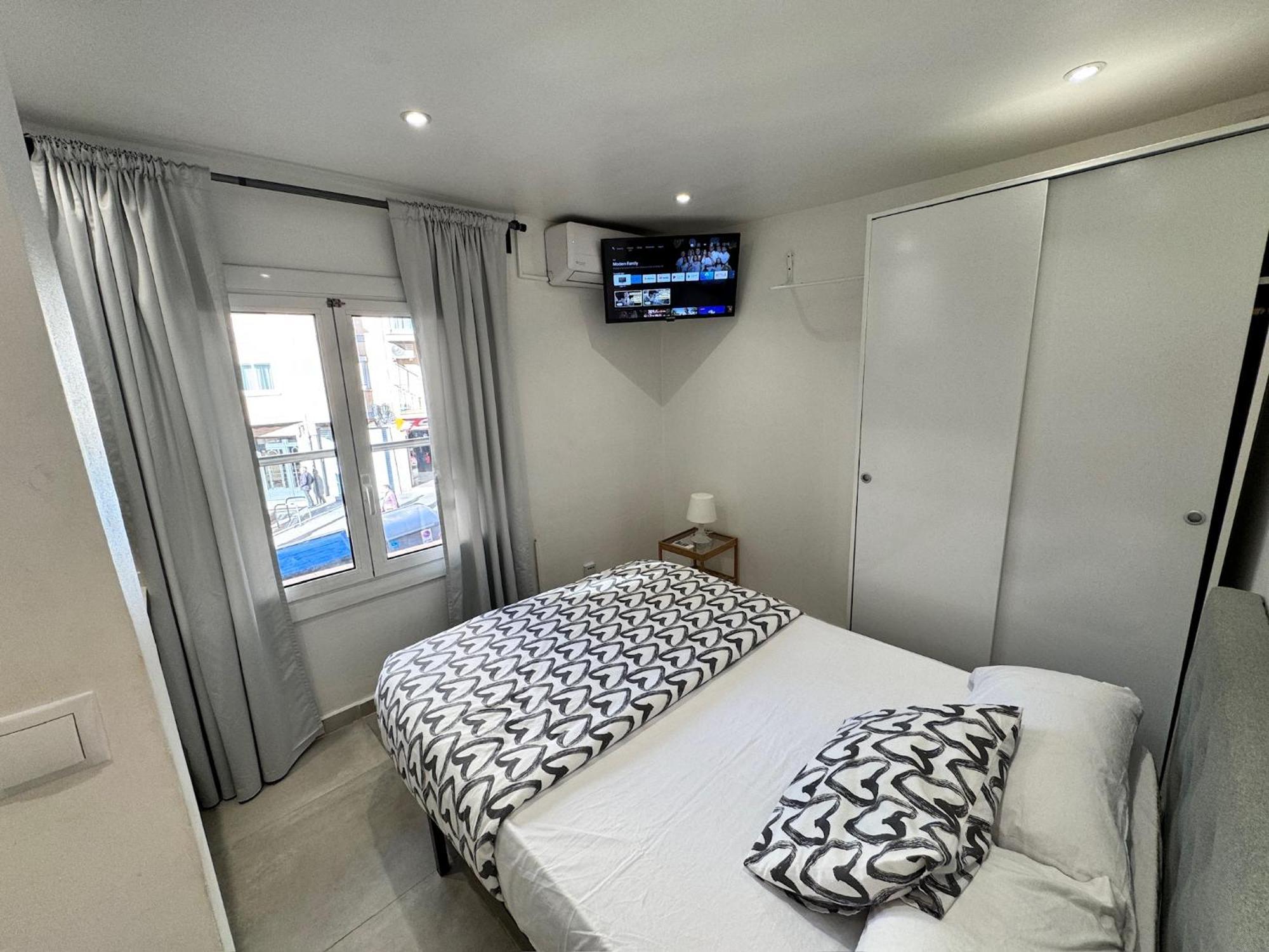 Apartamentos Con Bano Privado Frente Al Metro L5 Barcelona-Hospitalet L'Hospitalet de Llobregat Exterior foto