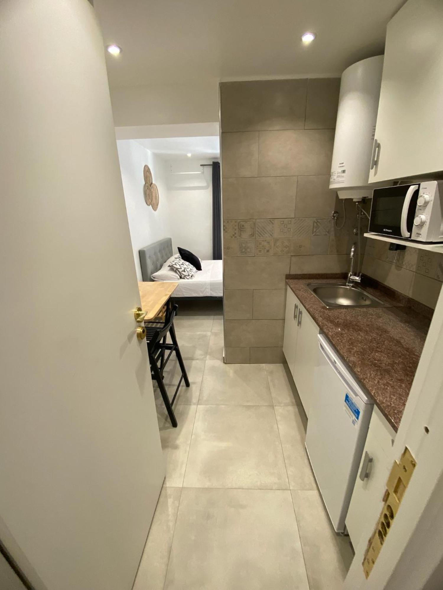 Apartamentos Con Bano Privado Frente Al Metro L5 Barcelona-Hospitalet L'Hospitalet de Llobregat Exterior foto