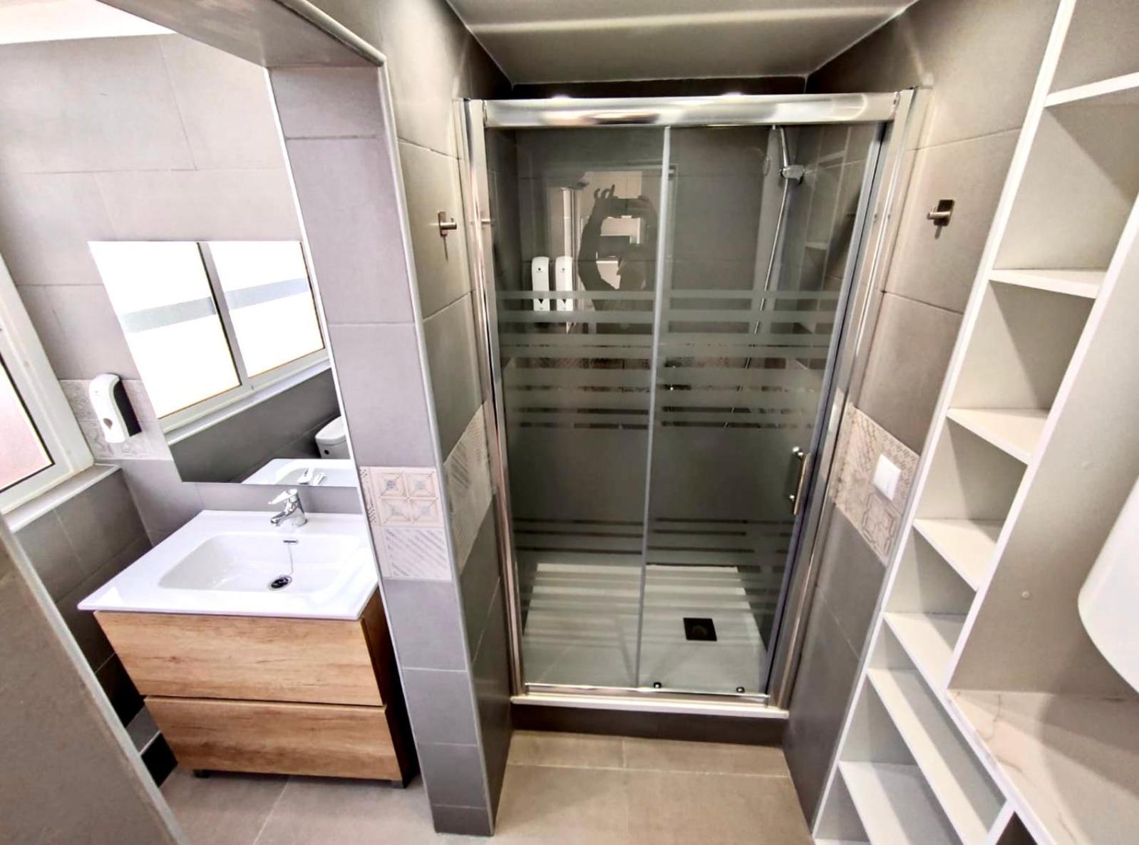 Apartamentos Con Bano Privado Frente Al Metro L5 Barcelona-Hospitalet L'Hospitalet de Llobregat Exterior foto