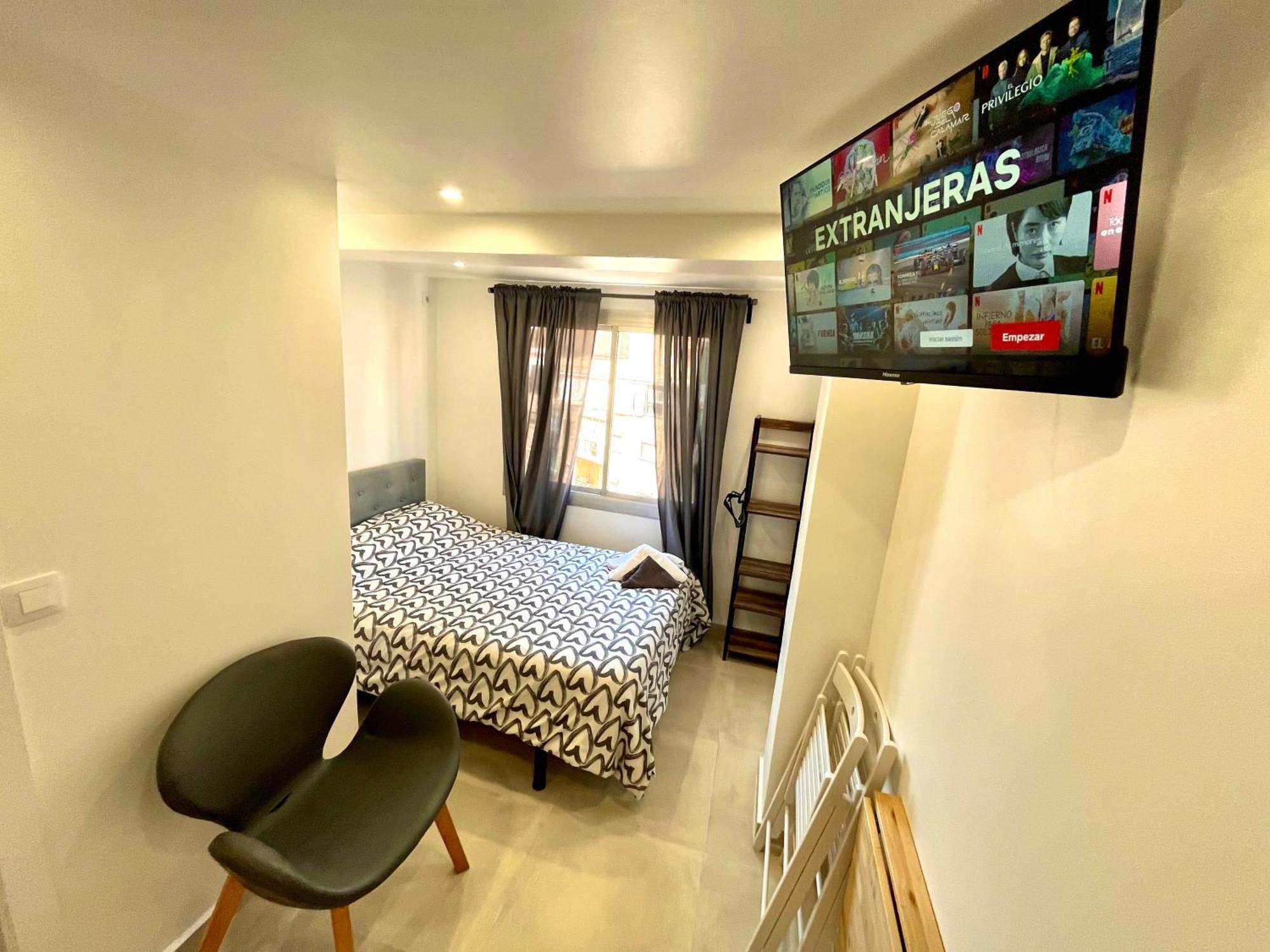Apartamentos Con Bano Privado Frente Al Metro L5 Barcelona-Hospitalet L'Hospitalet de Llobregat Exterior foto