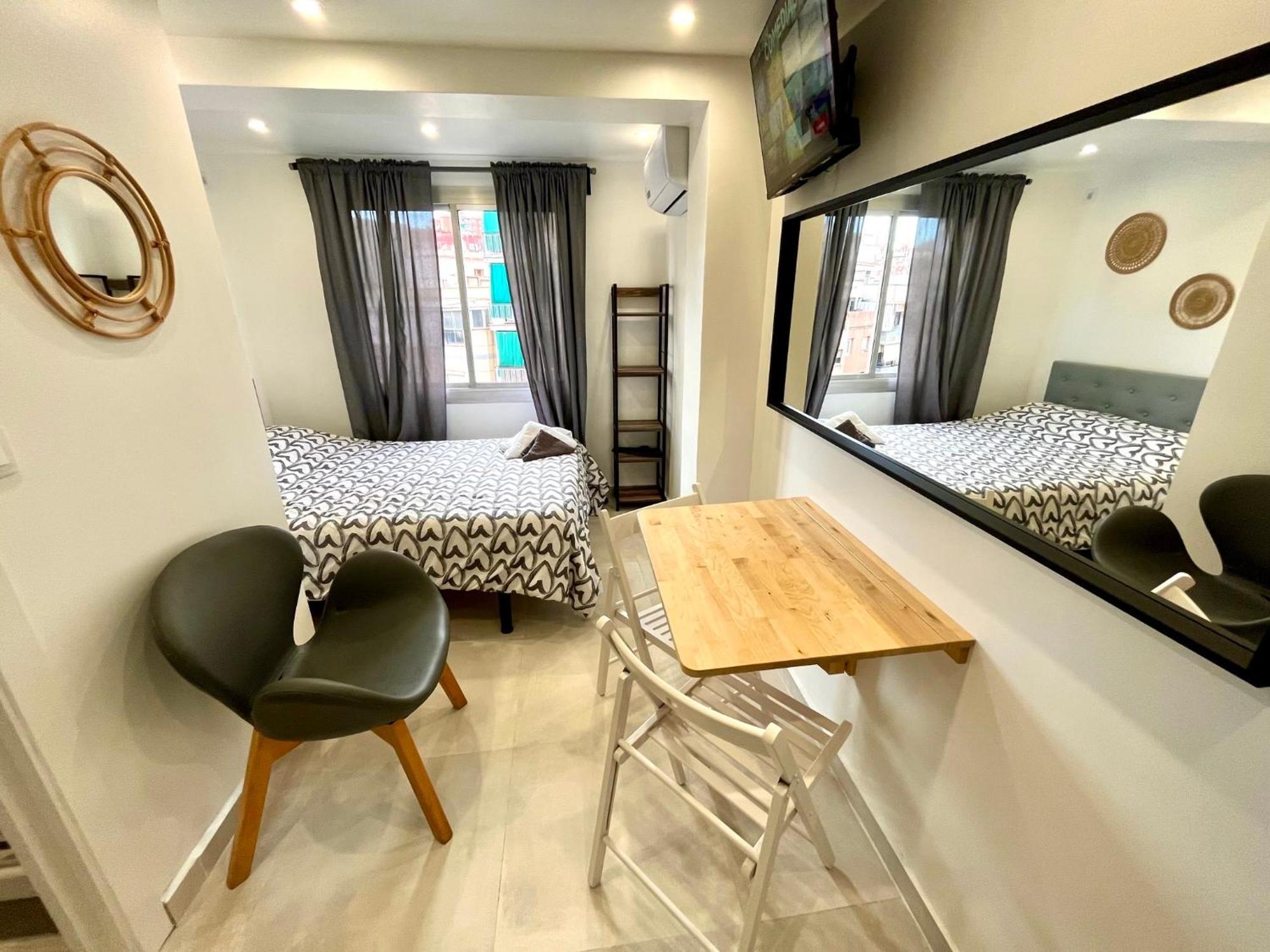 Apartamentos Con Bano Privado Frente Al Metro L5 Barcelona-Hospitalet L'Hospitalet de Llobregat Exterior foto